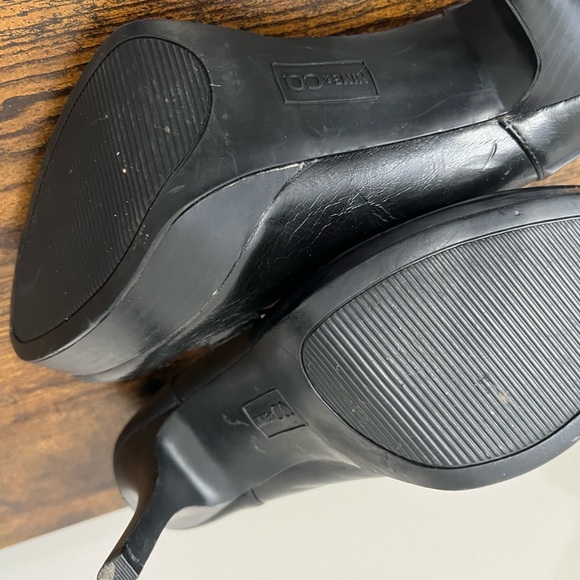 NINE & CO.WINTOLA BLACK FAUX LEATHER PLATFORM PUMP 5" HEELS - Picture 6 of 7